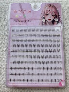 BNWT False Lower Eyelash Clusters (60 pairs)